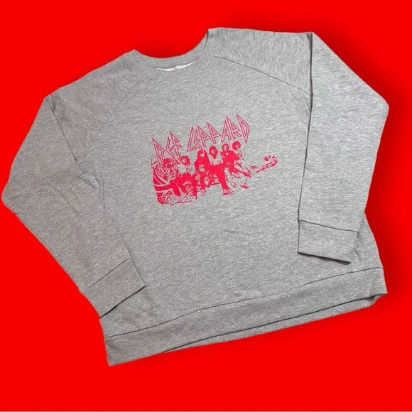 NWOT 🤘🎸Def Leppard Crew Neck Sweatshirt in Light Heather Grey and Red. Size L - Picture 2 of 11